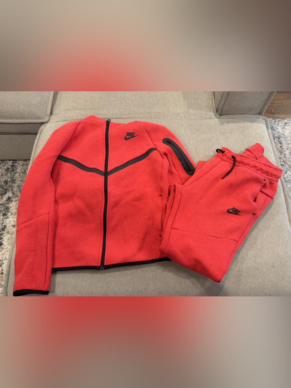 YOUTH (L) Red Nike Tech Set